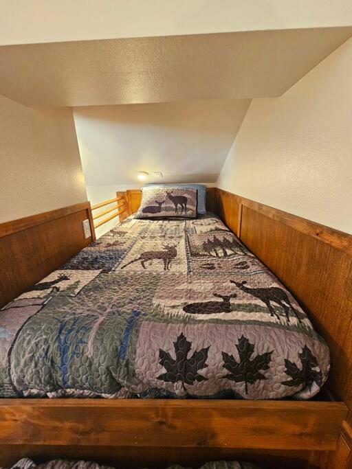 Beautiful Riverfront Near Mt Bachelor With Hot Tub Bend Exterior foto