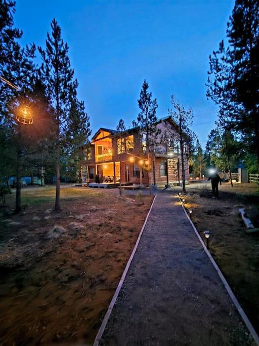 Beautiful Riverfront Near Mt Bachelor With Hot Tub Bend Exterior foto