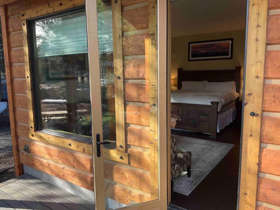 Beautiful Riverfront Near Mt Bachelor With Hot Tub Bend Exterior foto