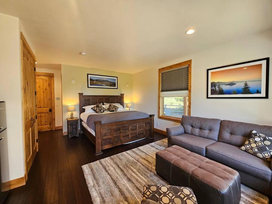 Beautiful Riverfront Near Mt Bachelor With Hot Tub Bend Exterior foto